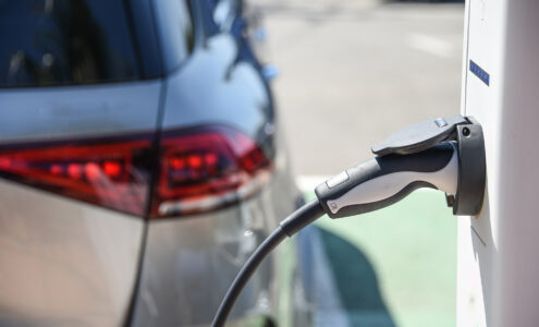 auto voiture electrique borne recharge batterie